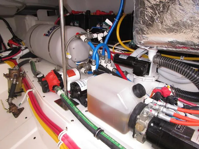 A Lazee Day Yacht Photos Pics Aft to Port