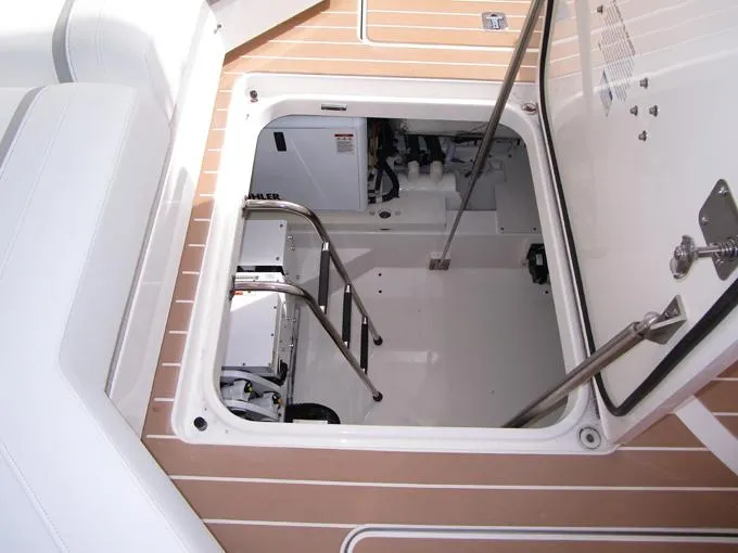 A Lazee Day Yacht Photos Pics Mechanical Space Entrance