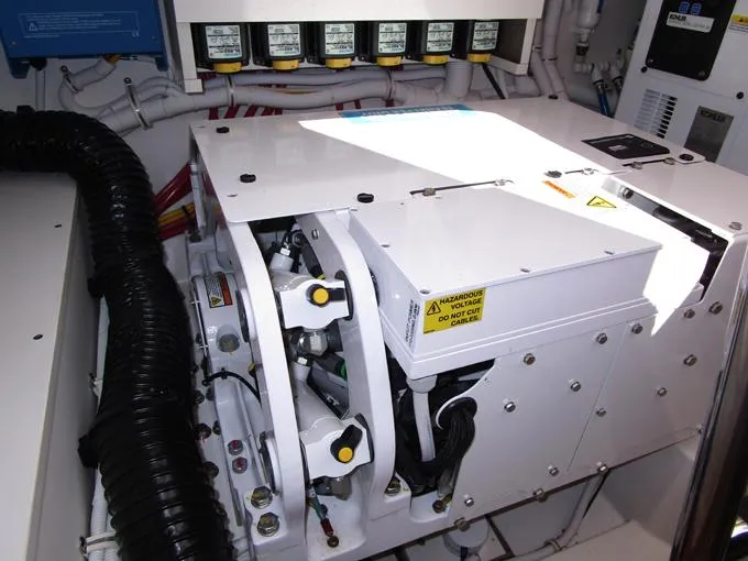 A Lazee Day Yacht Photos Pics Seakeeper gyro