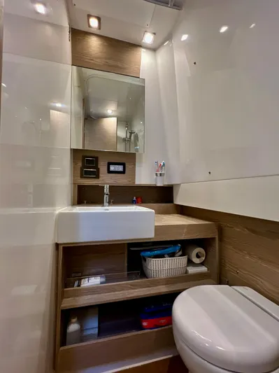 Hi Rise Yacht Photos Pics 