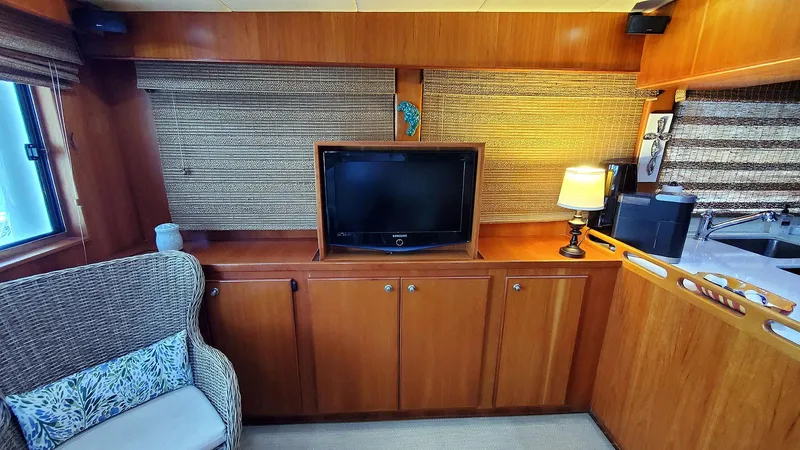 Knot Quitters Yacht Photos Pics Salon Port TV