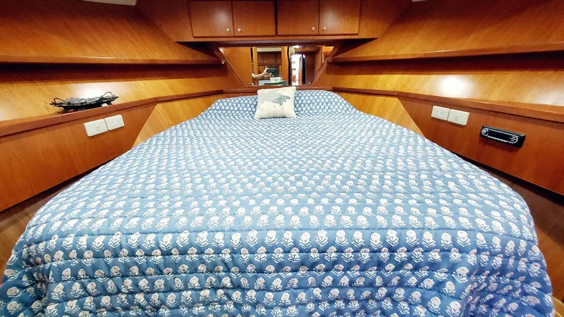 Knot Quitters Yacht Photos Pics Master Stateroom Forward