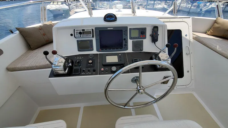 Knot Quitters Yacht Photos Pics Flybridge Helm