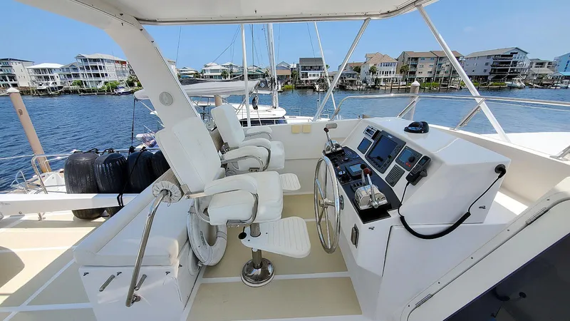 Knot Quitters Yacht Photos Pics Flybridge Port