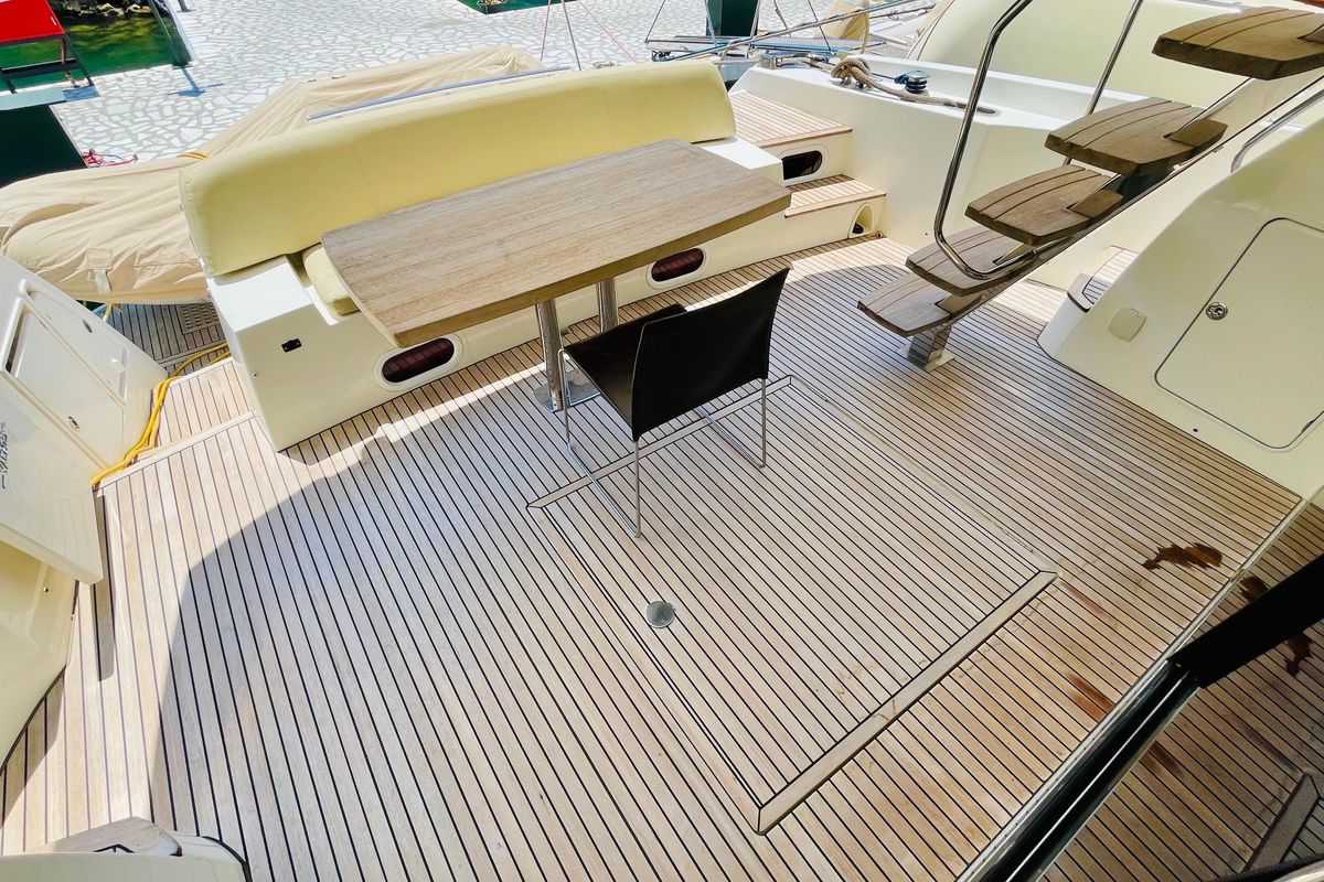 2011 Prestige 63 