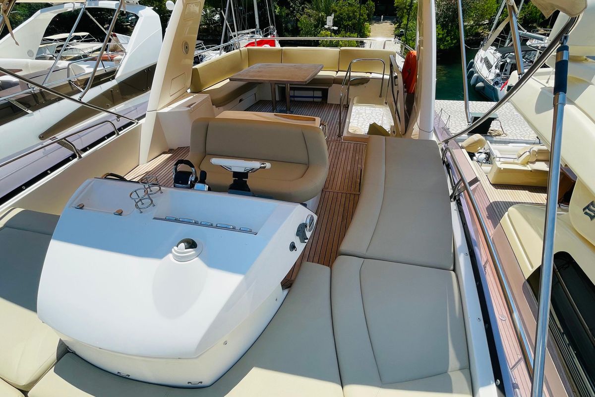2011 Prestige 63 