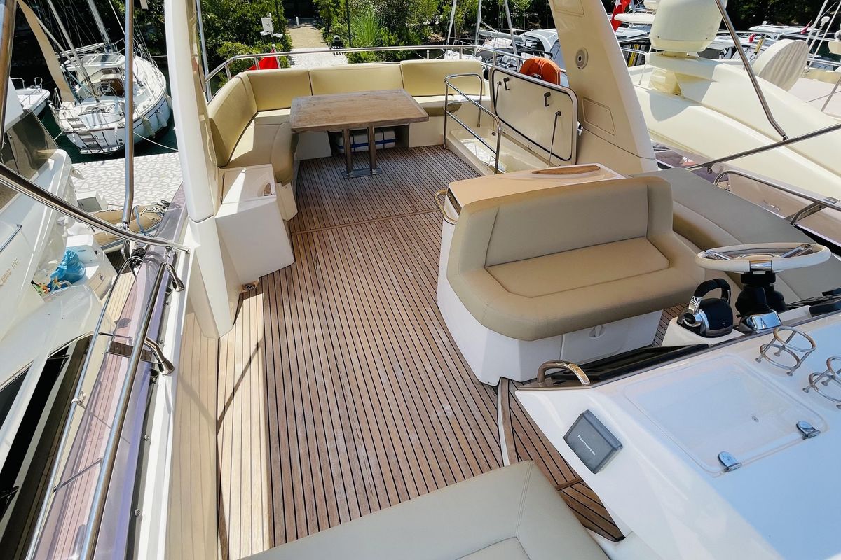 2011 Prestige 63 