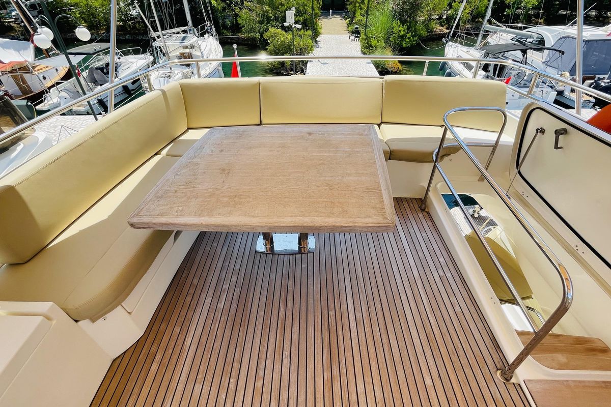 2011 Prestige 63 