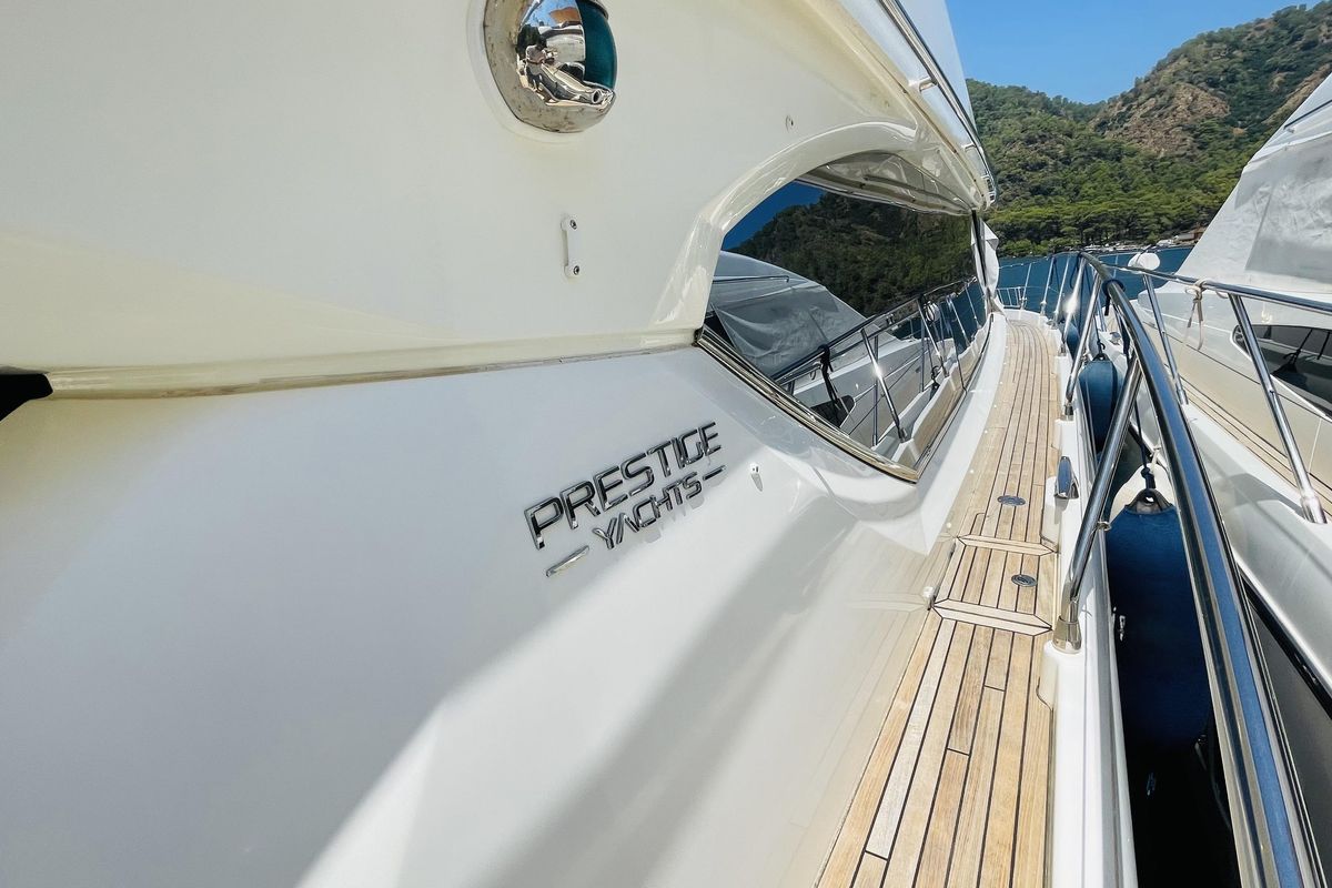 2011 Prestige 63 