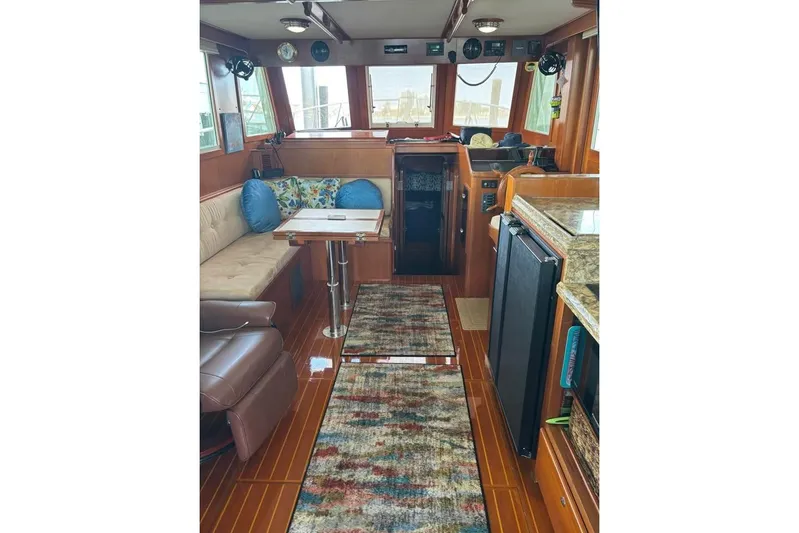  Yacht Photos Pics Interior of 2006 Mariner Orient boat with cozy seating and wooden finishes.