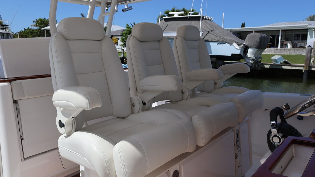 2019 Everglades 42 