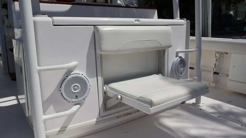  Yacht Photos Pics 2019 Everglades 435 Center Console boat seat with built-in speakers.