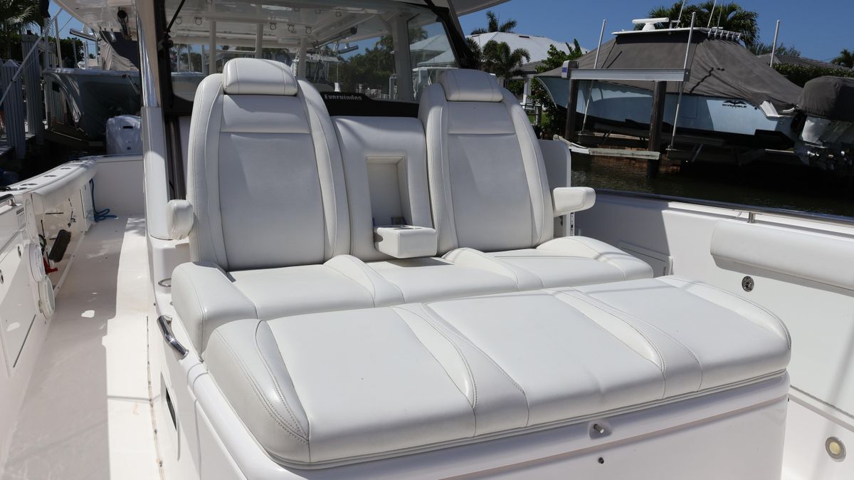 2019 Everglades 42 