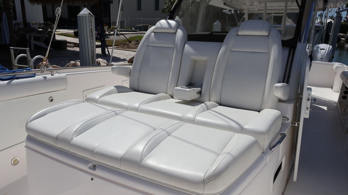 2019 Everglades 42 