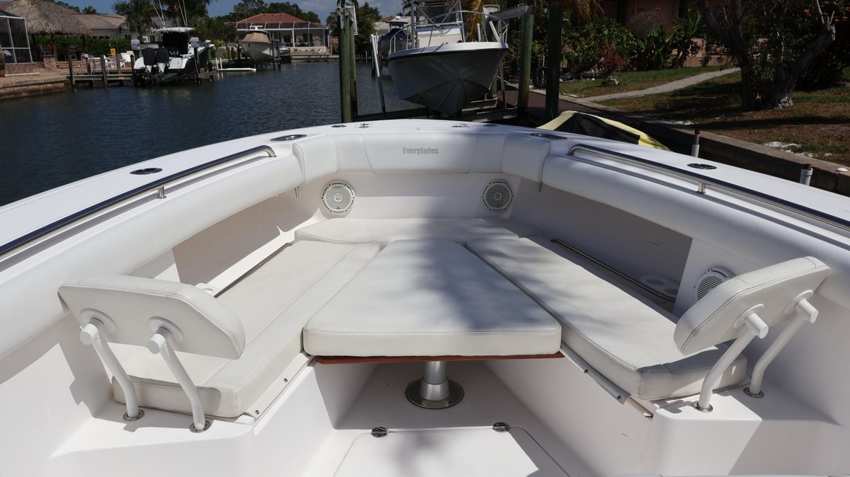 2019 Everglades 42 