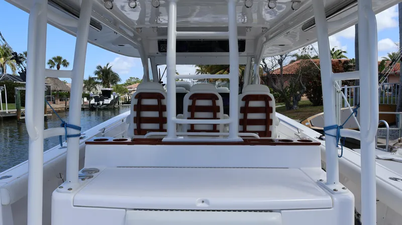  Yacht Photos Pics 2019 Everglades 435 Center Console boat interior with seating and helm station.