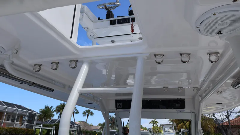  Yacht Photos Pics 2019 Everglades 435 Center Console boat interior, showcasing sleek design and modern features.