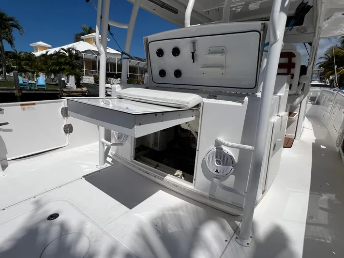  Yacht Photos Pics 2019 Everglades 435 Center Console boat interior with open storage compartments and seating.