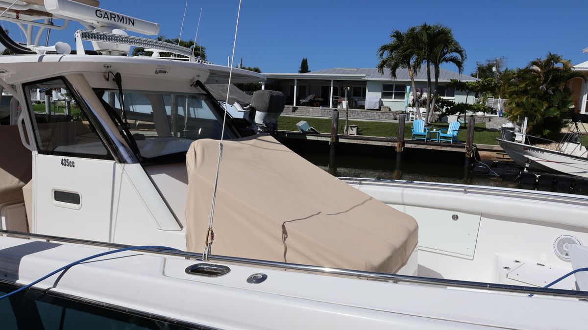 2019 Everglades 42 