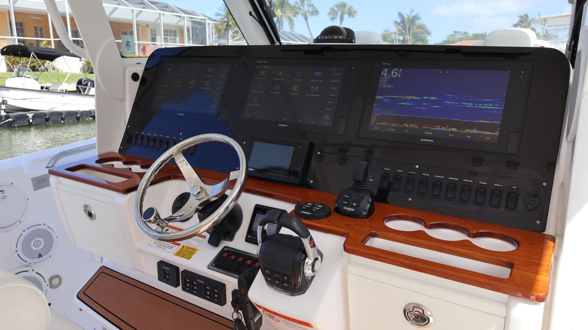 2019 Everglades 42 