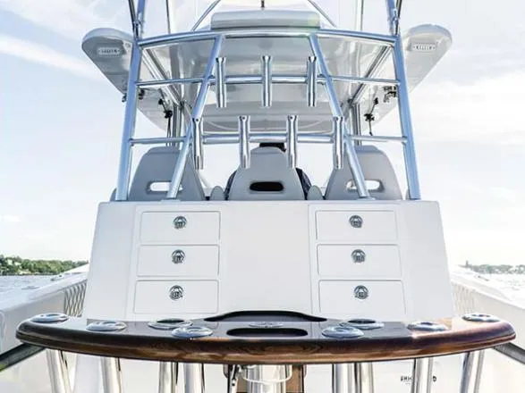  Yacht Photos Pics 2026 Front Runner 39 CC Custom boat with sleek design and modern features.