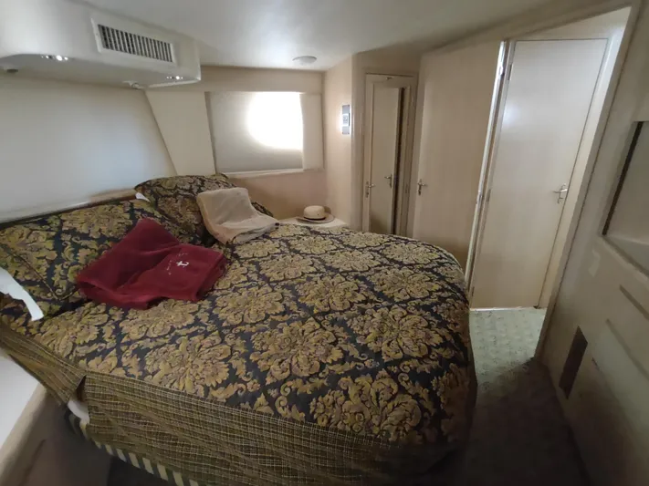  Yacht Photos Pics Luxurious bedroom interior of 1995 Hatteras 52 Cockpit Motor Yacht with elegant bedding.
