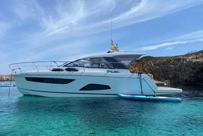 2016 Sealine S330
