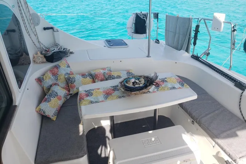 Acushla Yacht Photos Pics Cozy seating area on 2003 Lagoon 410-S2 catamaran with colorful cushions and ocean view.