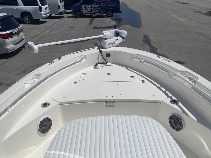 2023 Boston Whaler 220 Dauntless