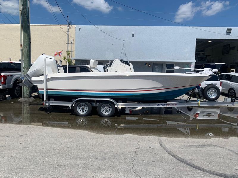 2023 Boston Whaler 220 Dauntless