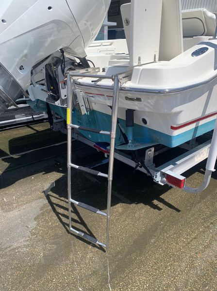 2023 Boston Whaler 220 Dauntless