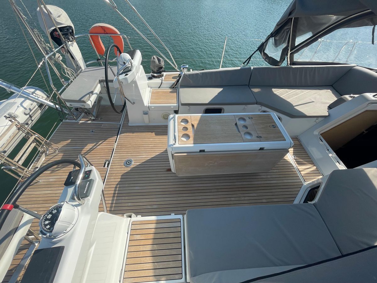 2019 Jeanneau 52 
