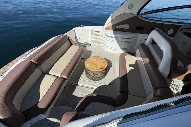  Yacht Photos Pics Luxurious 2001 Sea Ray Sundancer 510 yacht interior with elegant seating and ocean view.