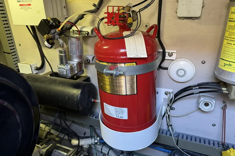  Yacht Photos Pics Engine room of 2001 Sea Ray Sundancer 510 with fire suppression system.