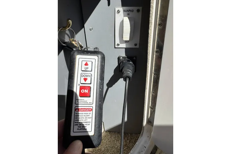  Yacht Photos Pics Remote control and sunpad switch on a 2001 Sea Ray Sundancer 510 yacht.