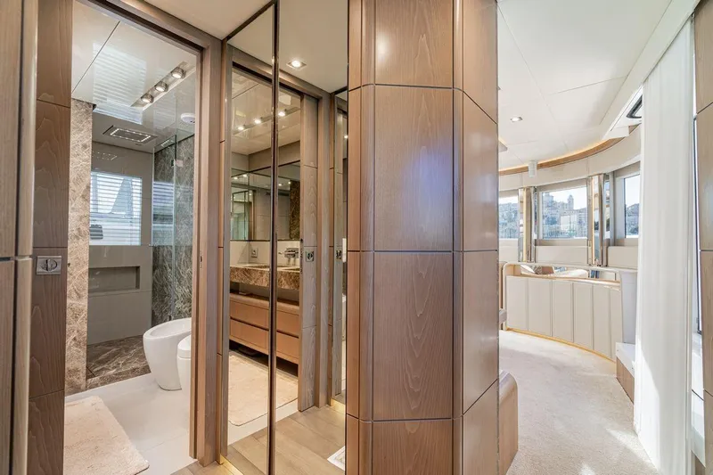 7 Seconds Yacht Photos Pics Luxurious Dreamline 26 yacht interior, featuring elegant wood paneling and modern bathroom design, 2015 model.