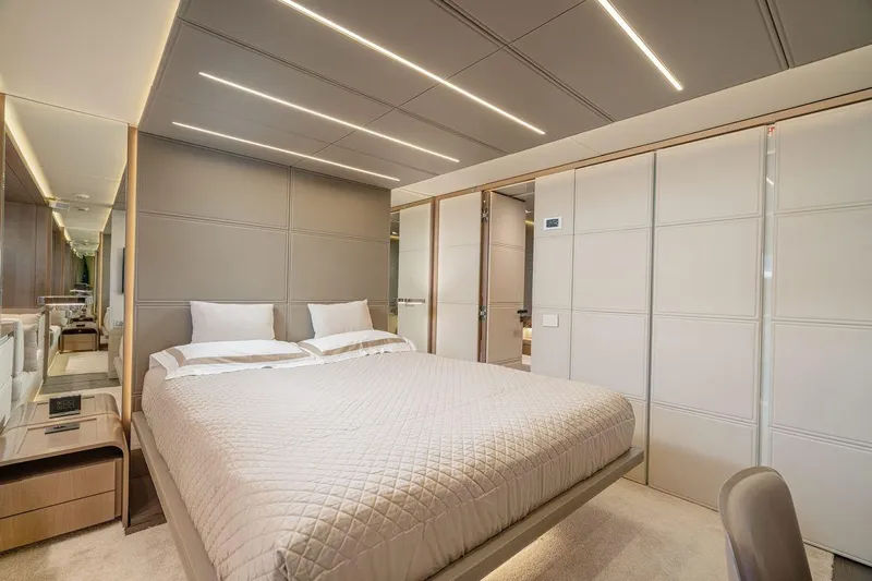 7 Seconds Yacht Photos Pics Luxurious bedroom interior on 2015 Dreamline 26 yacht, featuring modern design and ambient lighting.