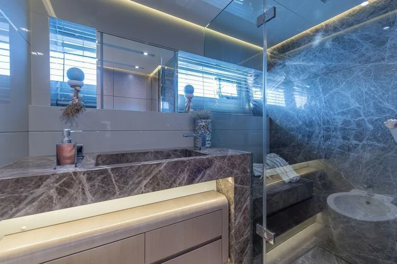 7 Seconds Yacht Photos Pics Luxurious Dreamline 26 yacht bathroom with marble sink and glass shower, 2015 model.
