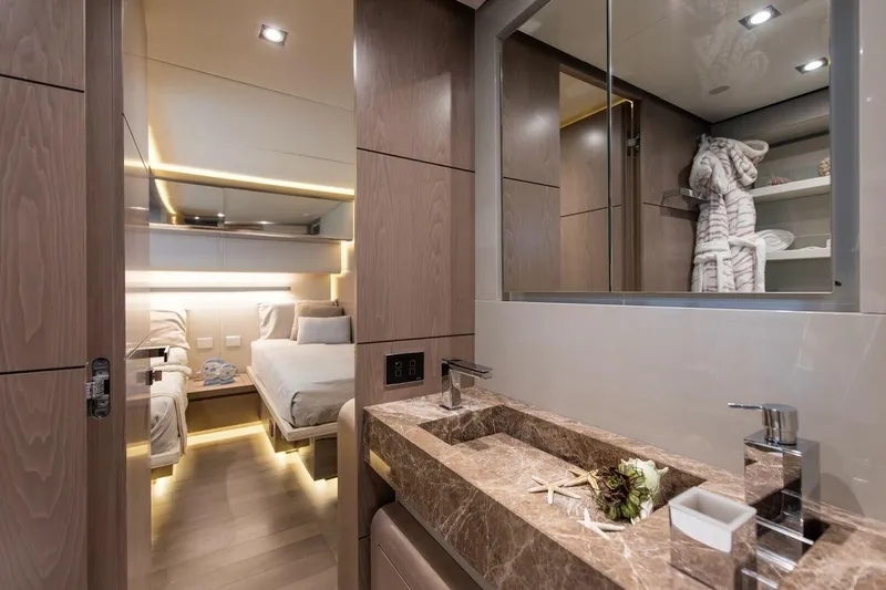 7 Seconds Yacht Photos Pics Luxurious Dreamline 26 yacht interior, featuring a modern bathroom and cozy bedroom, 2015 model.