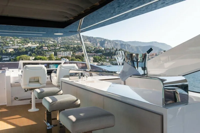 7 Seconds Yacht Photos Pics Luxurious Dreamline 26 yacht interior with bar, stools, and scenic coastal view, 2015 model.