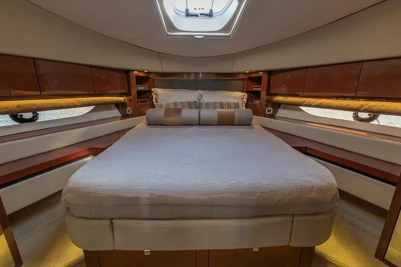 Caroline Kai Yacht Photos Pics Luxurious bedroom interior of 2016 Sea Ray 510 Fly yacht with elegant design.