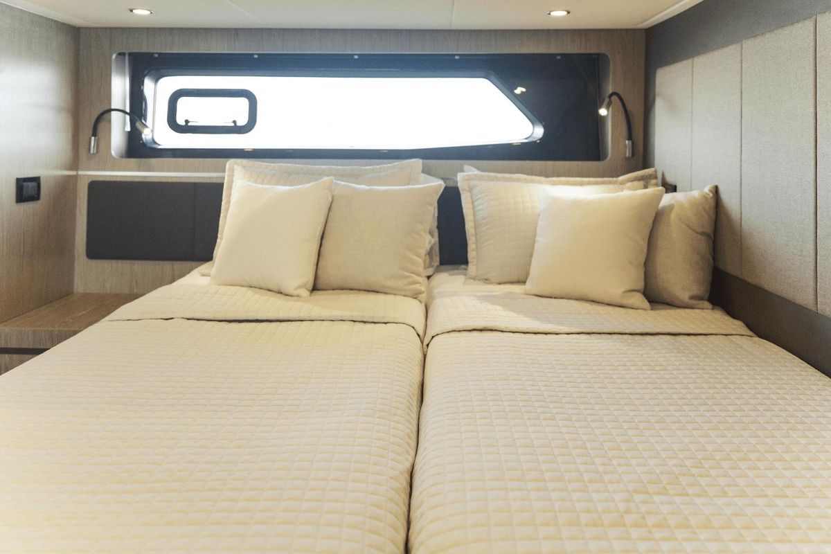 2022 Azimut 45 