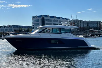 Tiara Yachts C49 Coupe