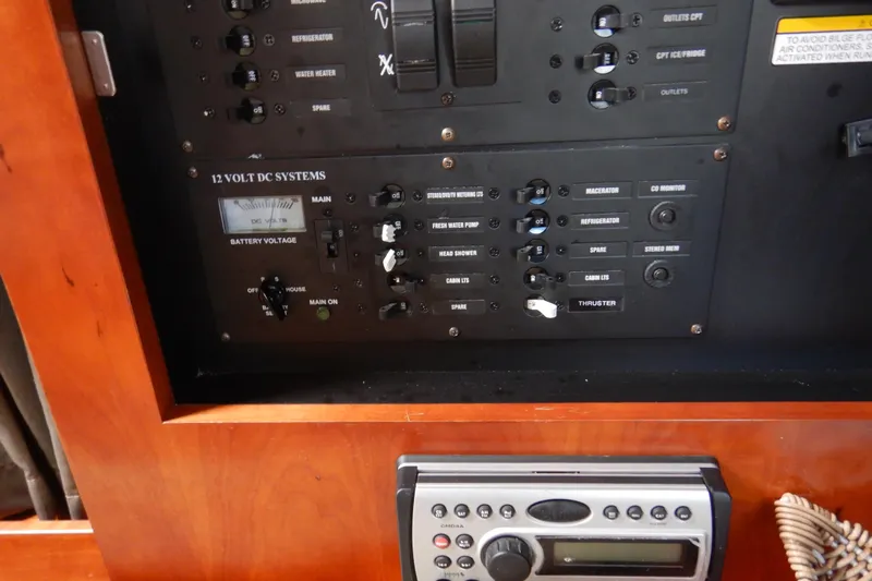 Sunny Daze Yacht Photos Pics 2007 Cruisers 340 Express control panel with 12-volt DC systems and stereo unit.