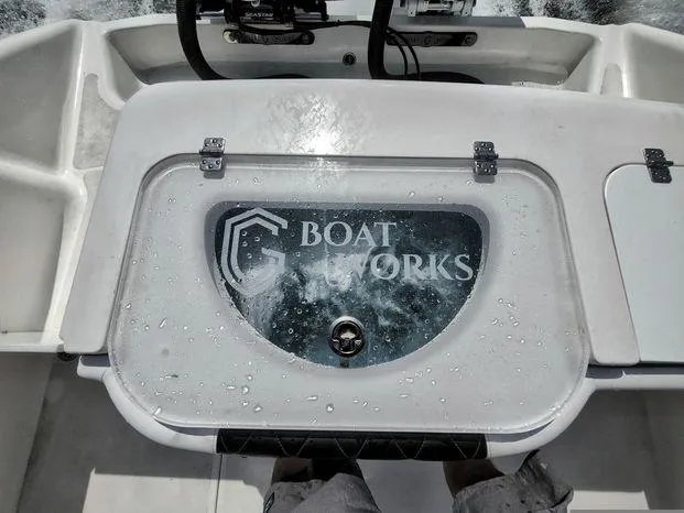  Yacht Photos Pics 2022 CG Boat Works 35 M-Series livewell with water splashes on the lid.