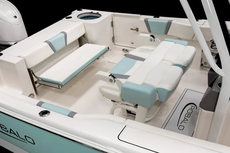 250-118 Yacht Photos Pics Manufacturer Provided Image: 2025 Robalo R250 Center Console boat interior with seating and storage.
