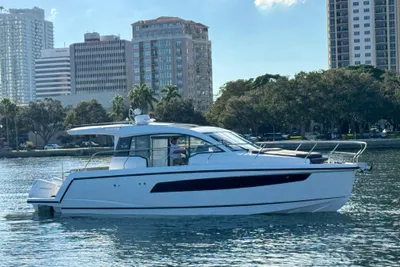 Sealine C335V