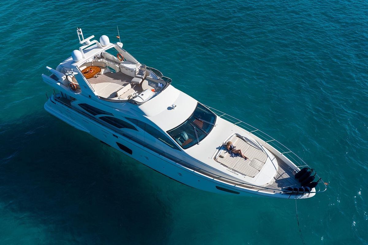 2008 Azimut 74 