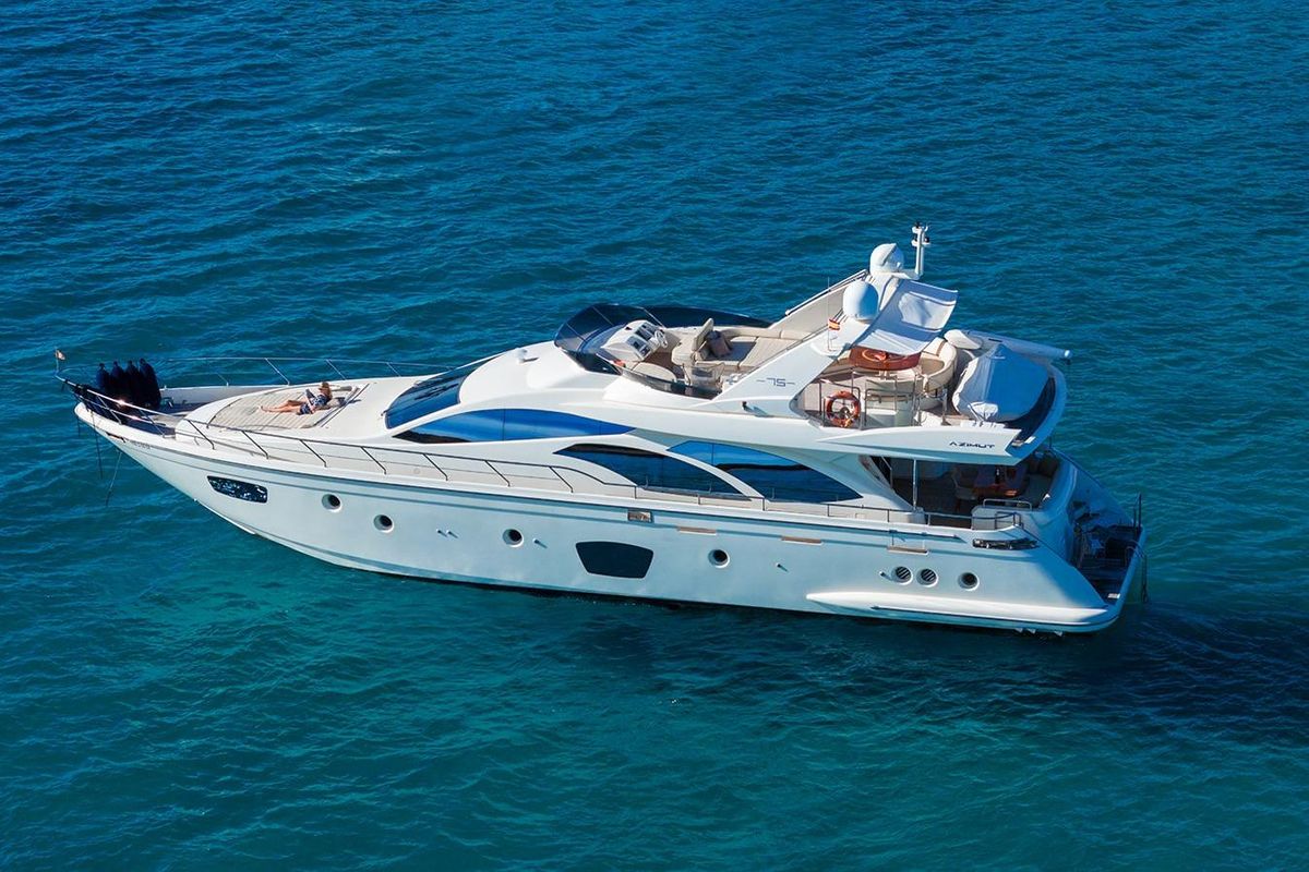 2008 Azimut 74 