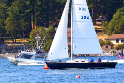 Alerion Express 28